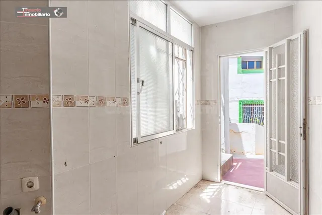 Oportunidad única en el centro de Gador: Piso para reformar  - foto 2