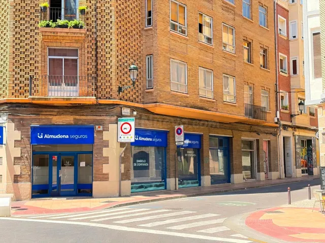 SE VENDE LOCAL DE DOS PLANTAS EN PLENO CENTRO DE ZARAGOZA - foto 2