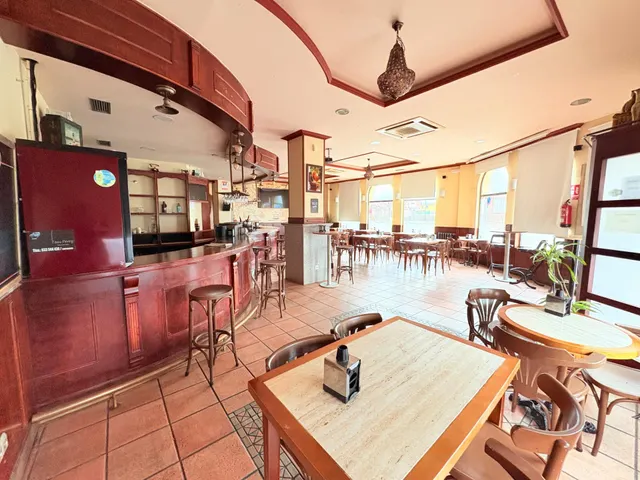 LOCAL TOTALMENTE ACONDICIONADO - LISTO PARA FUNCIONAR con po - foto 2