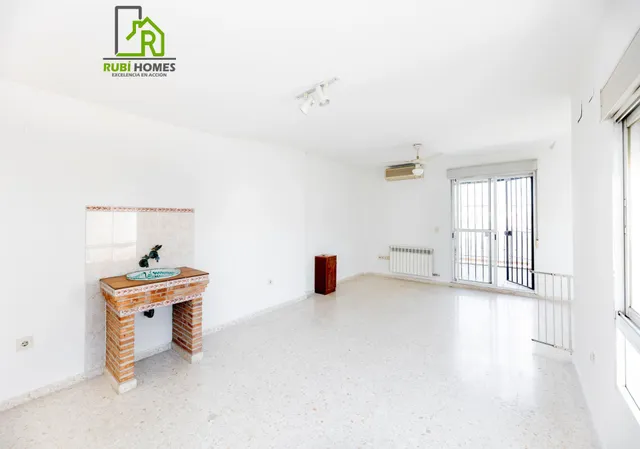Vive en el corazón de Armilla: 4 dormitorios, patio, terraza y garaje — 20