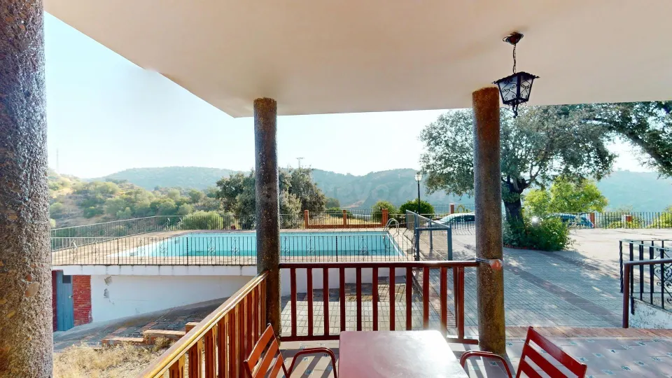 Finca rústica de más de 70 hectáreas con cortijo, casa de guardas y nave agrícola a solo 10 minutos de Córdoba