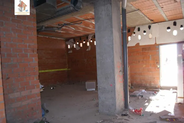 ALQUILER LOCAL COMERCIAL EN ESQUINA EN FASE II — 3