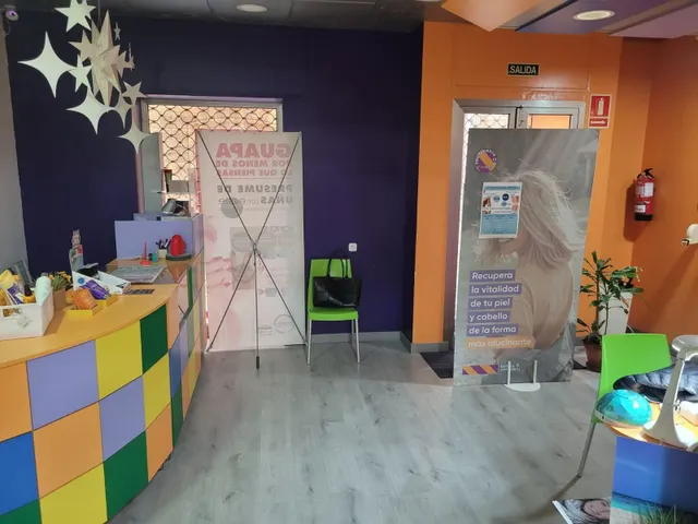 ¡Tu Negocio y Vivienda en el Corazón de Cádiz: 130m2 de Posibilidades Infinitas! — 4