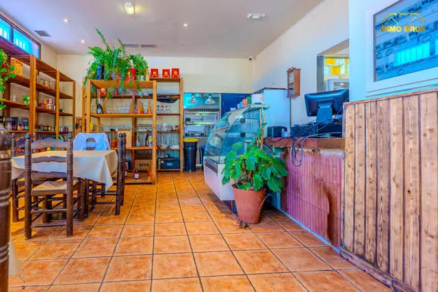 “Restaurante con licencia en 1.993 m2 de parcela y potencial para 3 viviendas en Hita” — 26