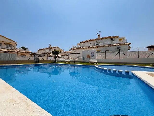 Casa 3 habitaciones 104m² en venta - La Zenia - foto 2