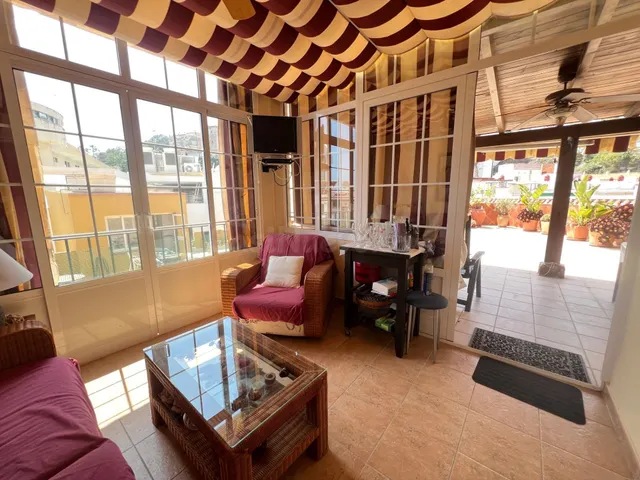 Ático dúplex con gran terraza, garaje amplio y a pie de play