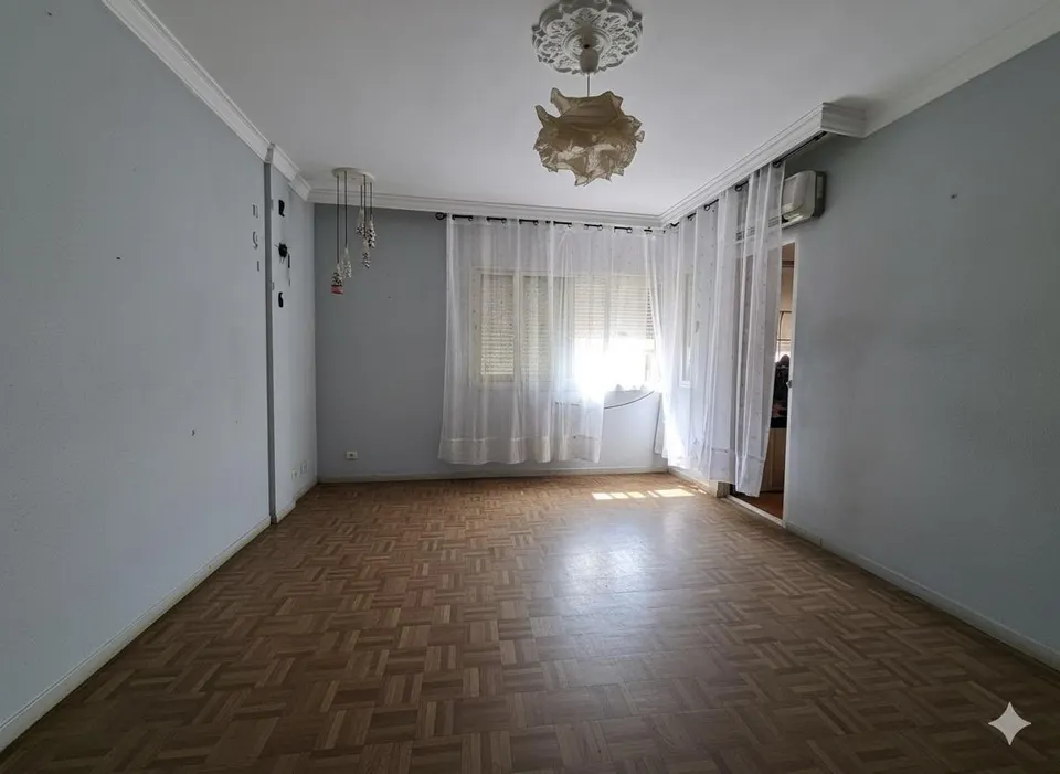 Piso en venta de tres dormitorios, baño y garaje en san roque