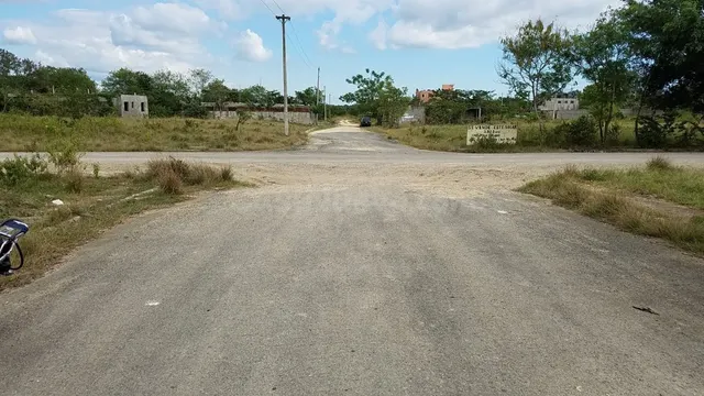 Solares por la carretera Mella en el Res.Llano del  Este — 3