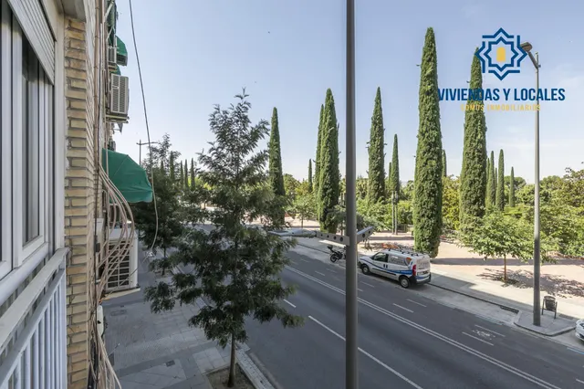 Espectacular Piso Reformado con Vistas Despejadas al Parque García Lorca (Zona Ronda - Arabial) — 21