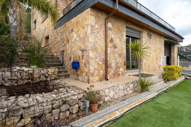 Casa con piscina y vistas a la montaña en Mas Borràs — 47