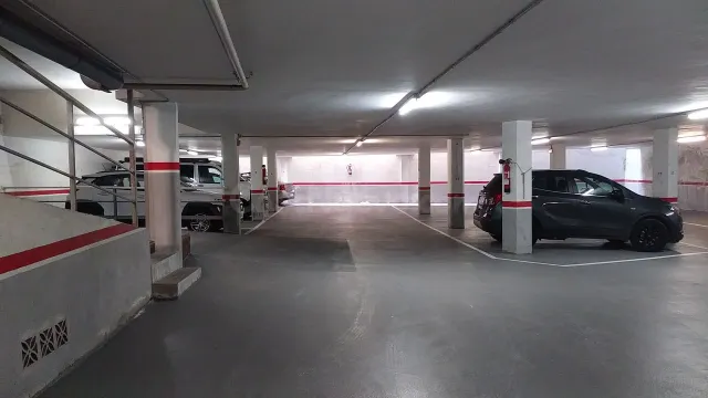 Alquiler plaza de aparcamiento en C. Alfou 86 cardedeu - foto 2