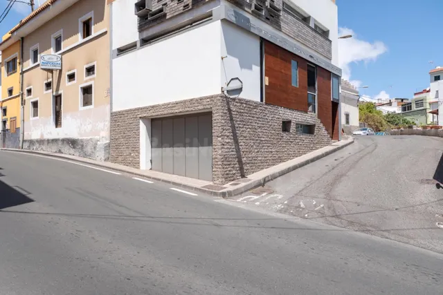 VENTA DE EDIFICIO CONDICIONADA A LA ADQUISICIÓN DE LA PANADERÍA + VIVIENDA + NAVE — 2