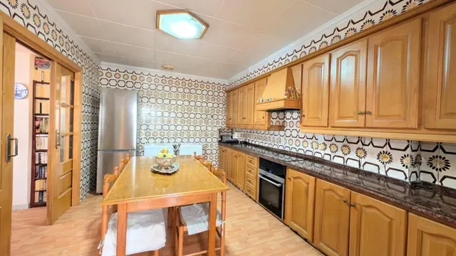¡GRAN VIVIENDA DE ESQUINA, 150 M2, 4 DORMITORIOS DOBLES, TOTALMENTE EXTERIOR, EN ZONA POETA MIGUEL HERNANDEZ! — 2