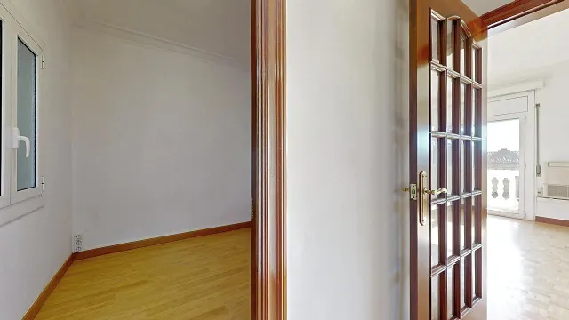 Vivienda en quinta planta con vistas panorámicas, luminosa, con 5 amplias habitaciones. — 20