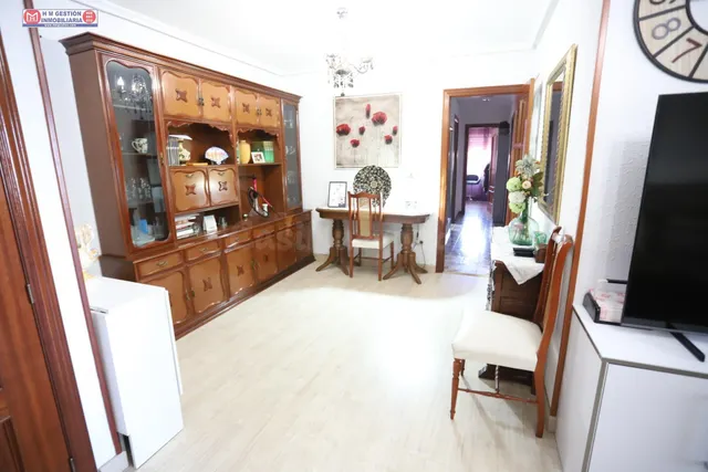 PISO AMPLIO JUNTO A AVDA DE HERENCIA CON 3 DORMITORIOS, BAÑO - foto 4