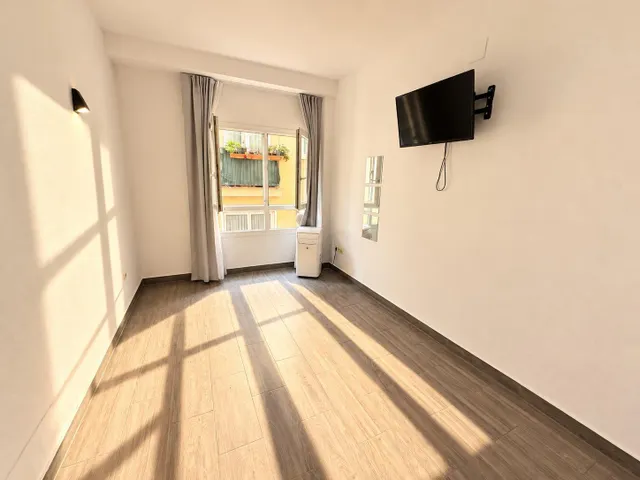 Exclusiva oficina de 153 m2 en pleno centro histórico de málaga, junto a la Catedral — 43