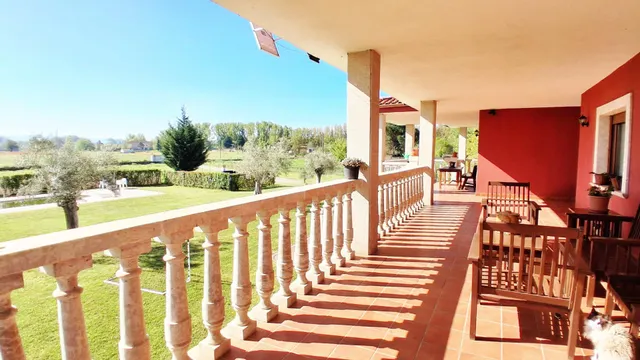 Urbis te ofrece un chalet en venta en Ciudad Rodrigo, Salamanca. — 28