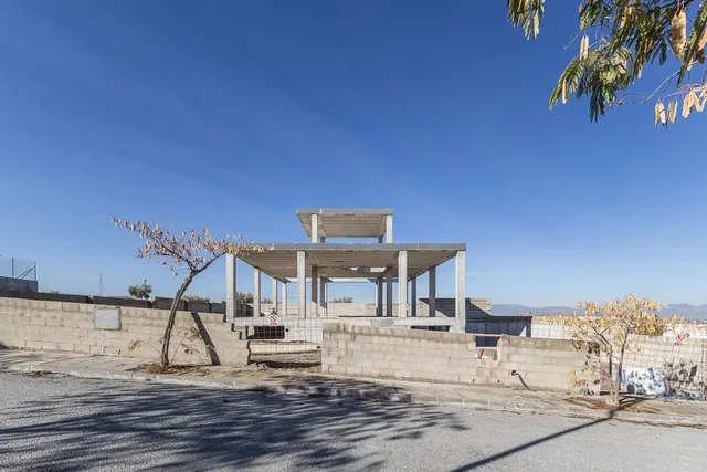 Parcela exclusiva con estructura de Chalet independiente y piscina en Urb. El Montecillo, Las Gabias — 2