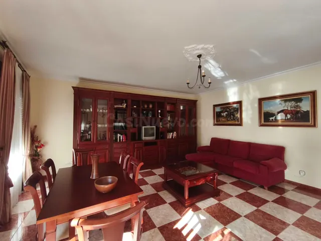 VIVIENDA UNIFAMILIAR CON COCHERA EN PEDRO ABAD!