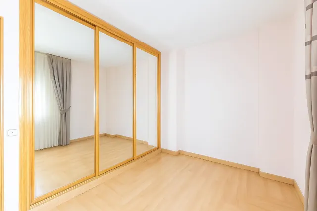 VIVIENDA ALQUILADA CON INQUILINOS SOLVENTES, NO SE PUEDE VISITAR. — 13