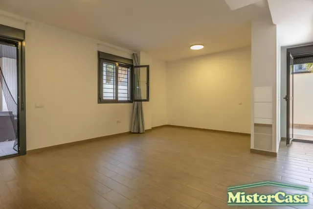 ¡¡¡EXCLUSIVA!! ROTA  Piso de 4 dormitorios, 2 baños, garaje y trastero. Gran patio privado y piscina comunitaria. — 8