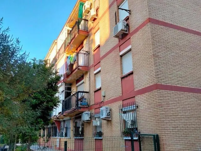 SE VENDE piso OKUPA en C Rey Juan Carlos I Del de Castillej