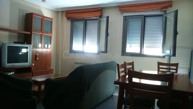 Gran piso con garaje - foto 2