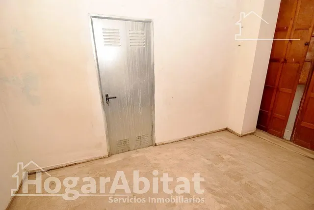 ¡Hazla a tu gusto! Casa amplia y luminosa de tres alturas para reformar, cerca del ayuntamiento — 46