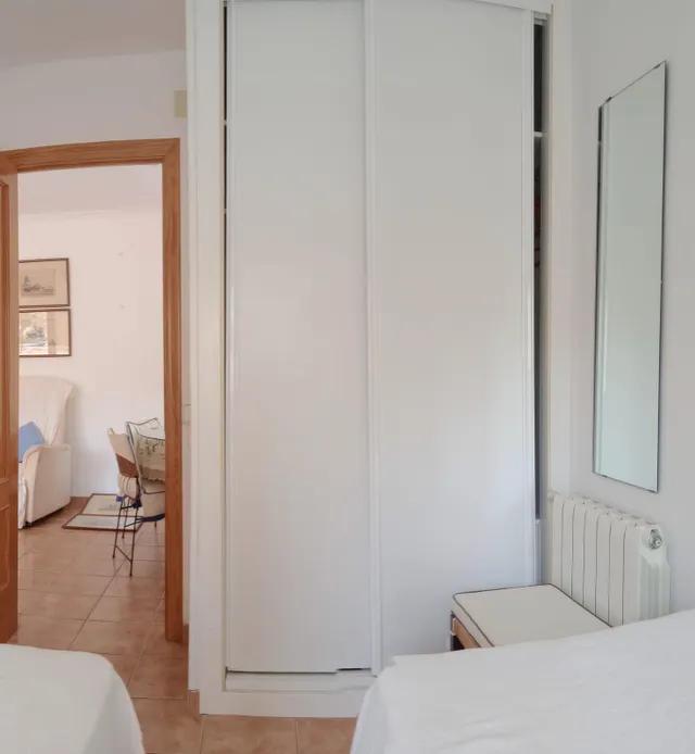 Amplio piso con vistas al mar y 4 dormitorios en 1 Línea playa Levante. — 22