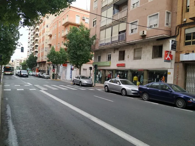 Local centrico calle vicente blasco ibañez — 2