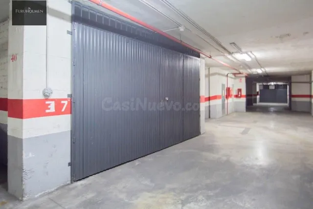 Se vende plaza de aparcamiento cerrada junto Alhamar — 3