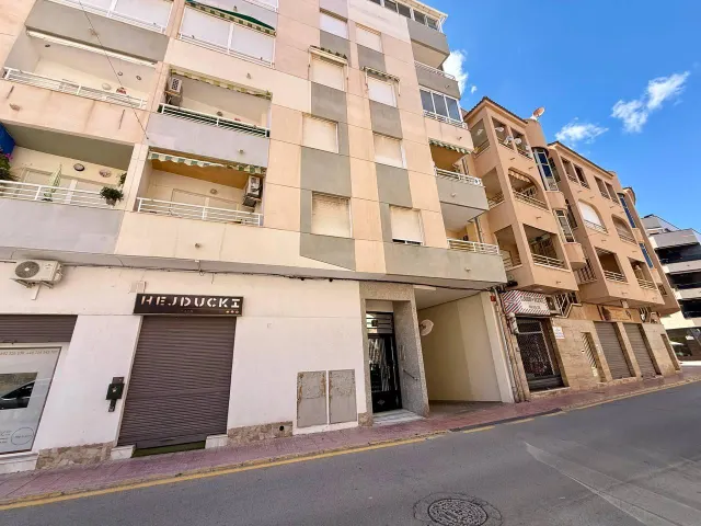 Apartamento reformado en La Mata a solo 120 m del mar — 36
