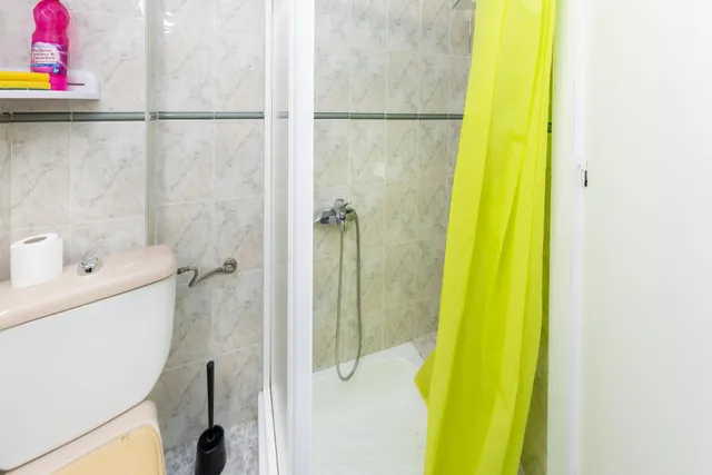 Venta de piso de 4 dormitorios y 2 baños en Granada (Zona Centro) — 22