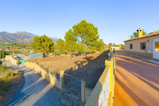 Villa exclusiva en La Nucía | parcela de 3.947 m2, piscina privada y amplias zonas de ocio — 36