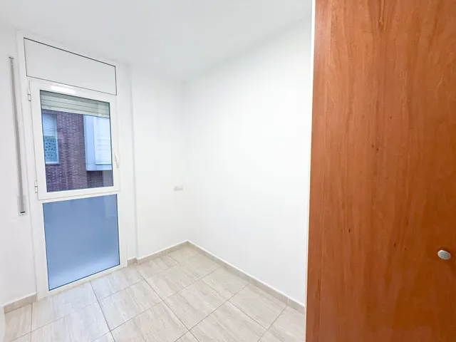Piso de 2 dormitorios con ascensor en Figueres — 29