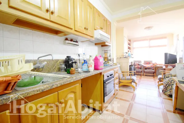 ¡EXCELENTE OPORTUNIDAD! GRAN CASA PARA REFORMAR CON GARAJE Y - foto 2