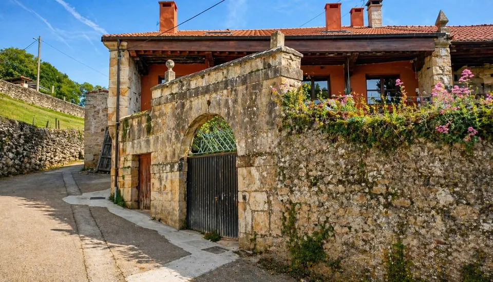 CASA ADOSADA EN UN ENTORNO PRIVILEGIADO.-