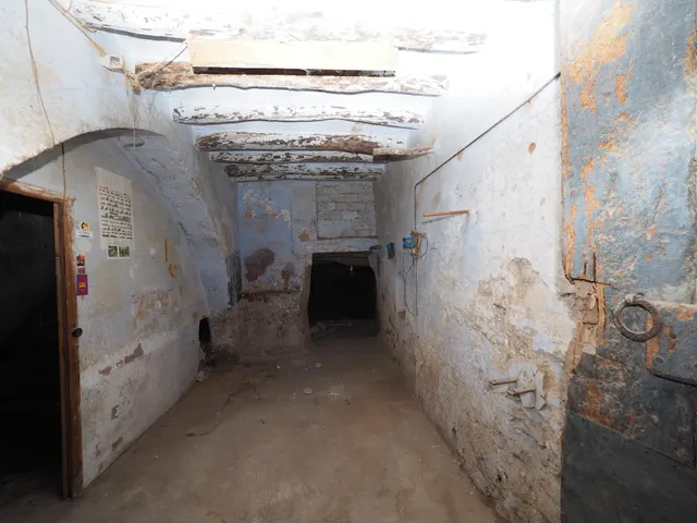 SE VENDE CASA INDEPENDIENTE EN SANT QUINTI DE MEDIONA — 27