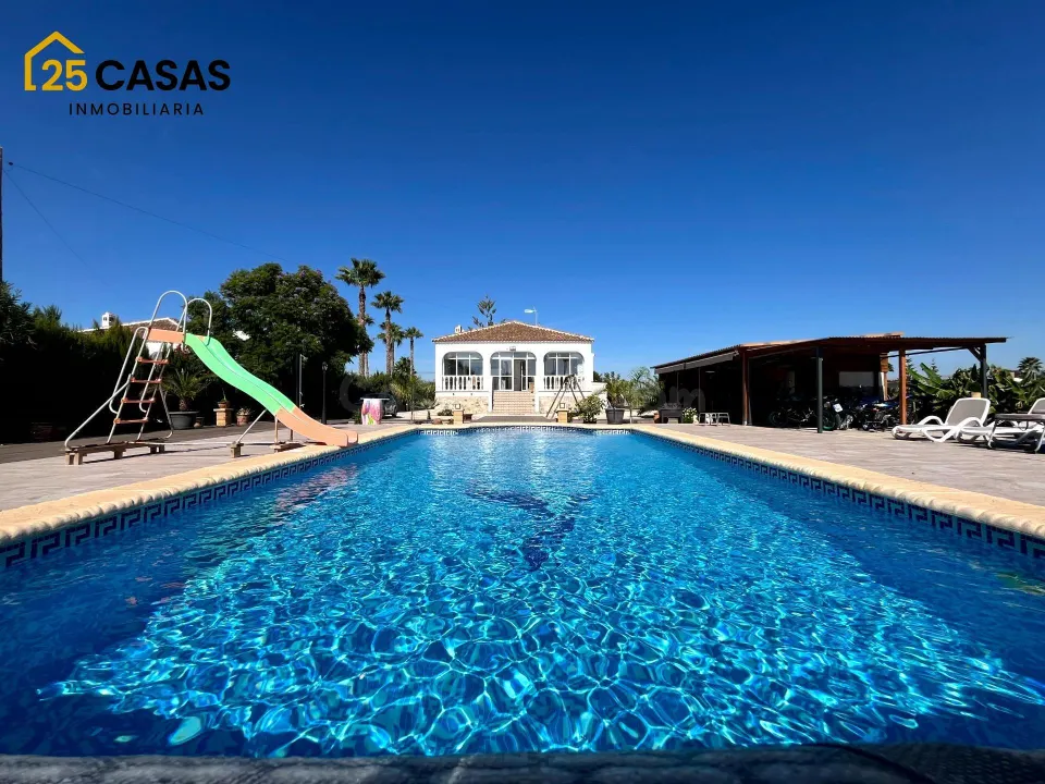 Chalet en Dolores con piscina climatizada, casa de invitados, paneles solares y mucho más