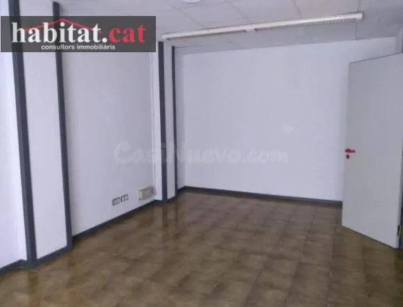 ¡¡ LOCAL COMERCIAL EN VILANOVA - ZONA SANT JOAN !! - foto 4