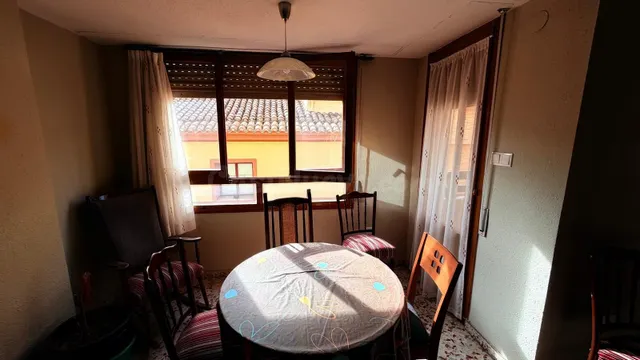 Amplio Piso en el Corazón de Almansa por solo €79,000 — 4