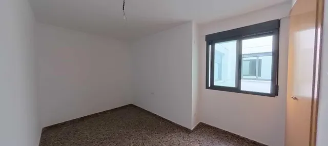 Piso luminoso con amplia terraza y ascensor en Favara (Valencia) - 4 habitaciones y 3 baños — 10