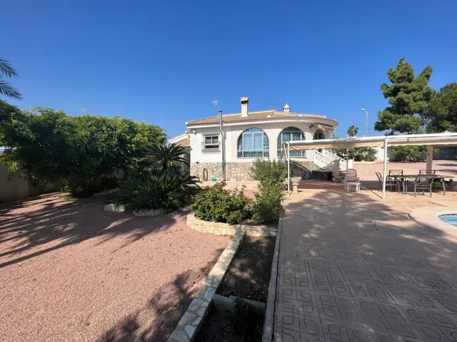 Espectacular Villa en Ciudad Quesada zona Rojales con piscin - foto 2