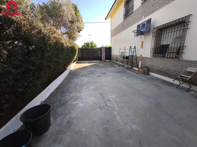 FANTASTICA CASA ZONA AEROPUERTO CON LUZ Y AGUA Y ESCRITURAS — 39