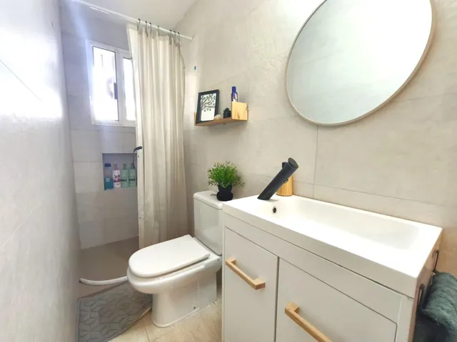 Vivienda amplia en perfecto estado en la zona alta de Gran Alacant, con piscina, parking y todos los servicios a pie — 10