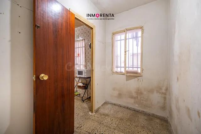 AMPLITUD, COMODIDAD Y 4 DORMITORIOS EN EL CENTRO DE VILLAMAN - foto 4