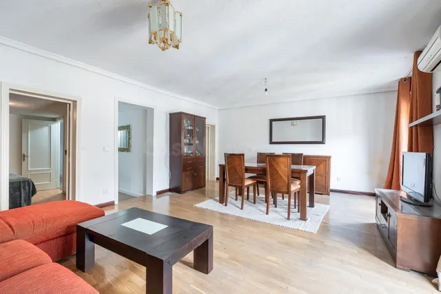 VIVIENDA CON MUCHAS POSIBILIDADES EN CALLE FUENCARRAL - foto 4