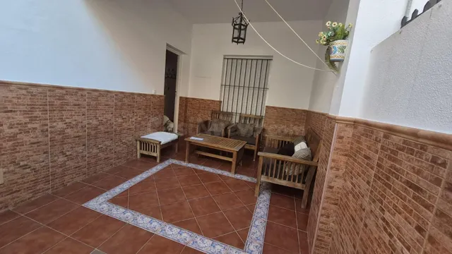 VIVIENDA ADOSADA EN CAMPOSOTO CON PATIOS Y  AZOTEA — 4