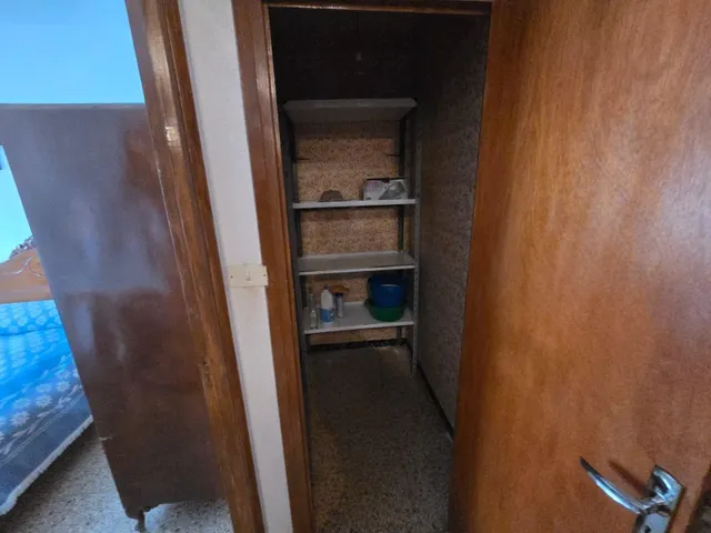 SE VENDE CASA, DOS PLANTAS, COCINA, SALÓN, 3 HAB., BAÑO. EN PLANTA BAJA LOCAL 95 M2. CALEFACCIÓN — 11
