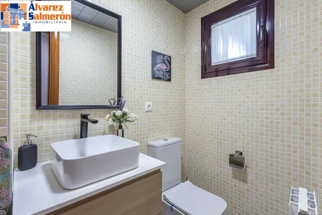 Amplia casa de 182 m2 con patio, gran sótano y a menos de 5 minutos del metro — 12